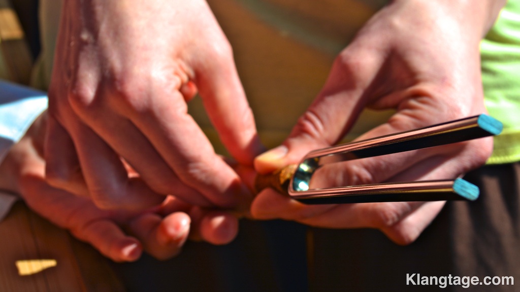 Phonophorese mit kosmischen Stimmgabeln ist auch Handwerk